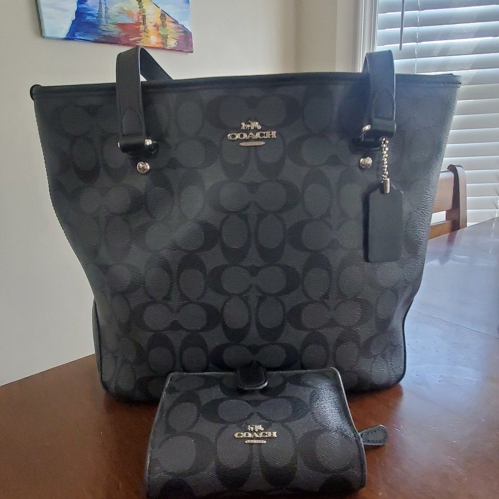 Coach Classic Signature Tote